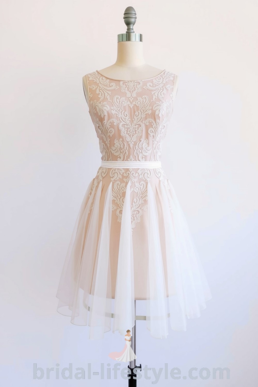 Charming vintage short wedding dress showcased on bridal-lifestyle.com, featuring a fitted bodice with lace detailing and a whimsical tulle skirt, ideal for dreamy brides and inspiration looks for the special day.