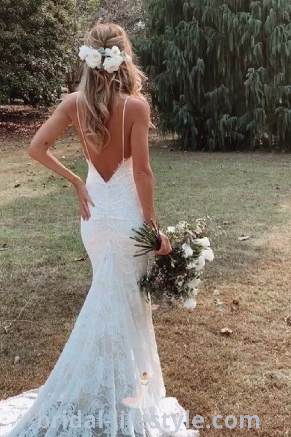 An elegant mermaid wedding dress with lace detailing, designed for brides who love backless styles and romantic aesthetics. This gown represents the best trends for the special day, offering inspiring looks for every bride