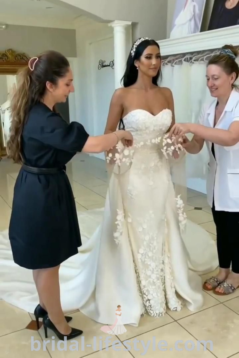 An elegant mermaid wedding dress with volume and a detachable train, perfect for brides seeking a romantic and versatile style. Ideal for various wedding themes, this gown is featured on bridal-lifestyle.com for inspiration and aesthetic ideas that celebrate every bride