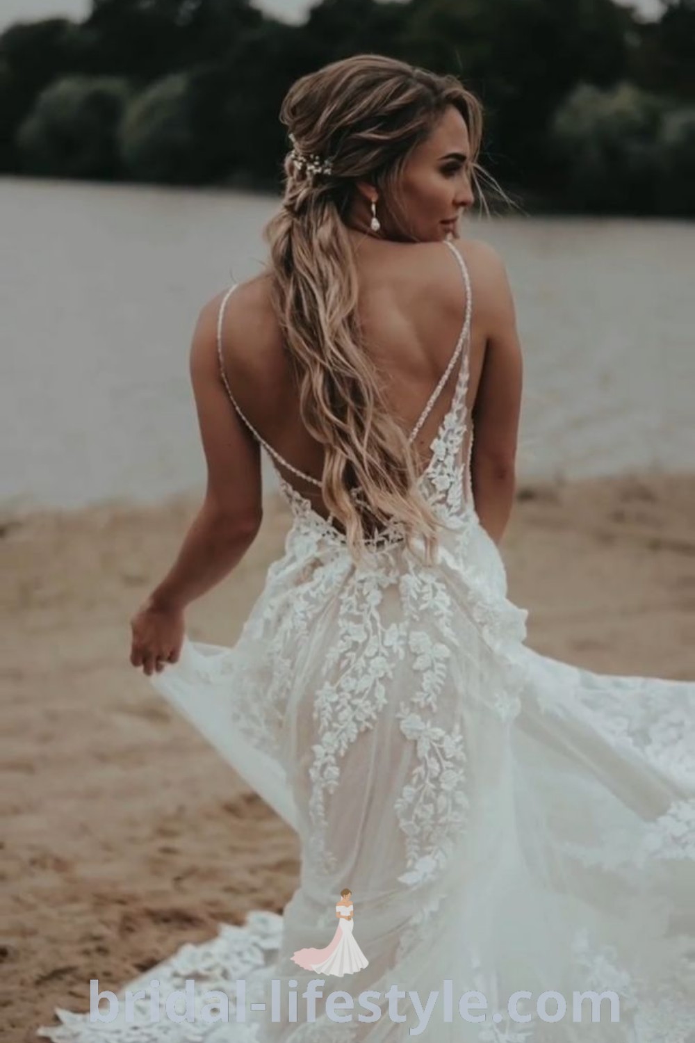 An elegant woman in a simple beach wedding dress walks on the beach with her back to the camera, showcasing a beautiful aesthetic for the special day. This style embodies the best trends for wedding dresses for beach celebrations and provides inspiration for every bride at bridal-lifestyle.com.