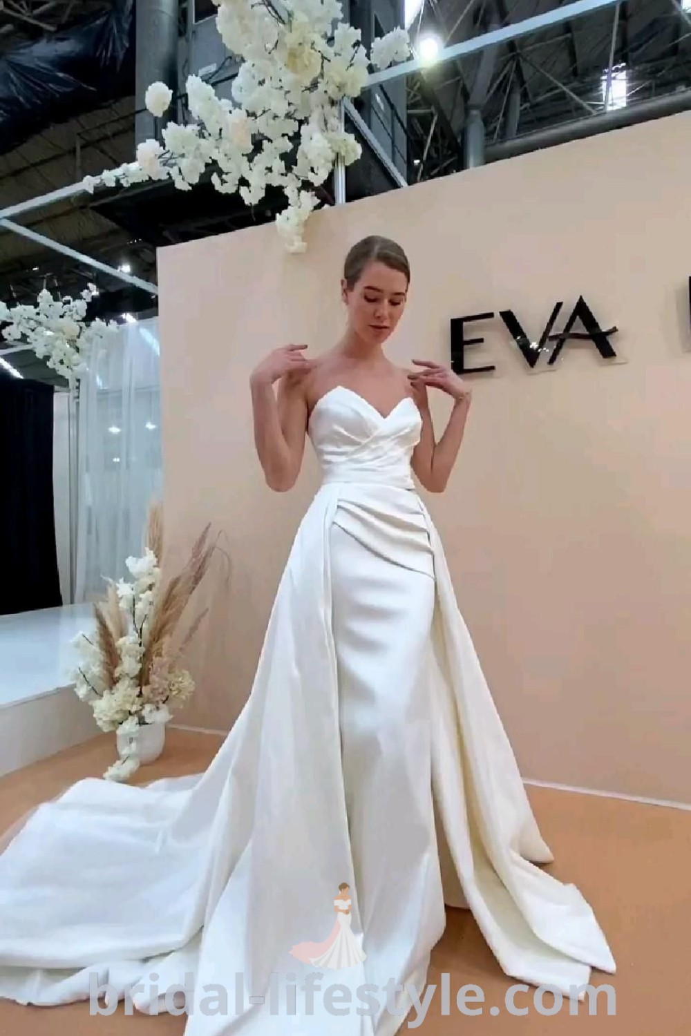 An elegant wedding dress with a removable skirt, showcasing a mermaid style with an overlay and attachable skirt options. Perfect for brides seeking versatile aesthetics and the latest trends. For dreamy brides, find inspiration and the best dress ideas at bridal-lifestyle.com.