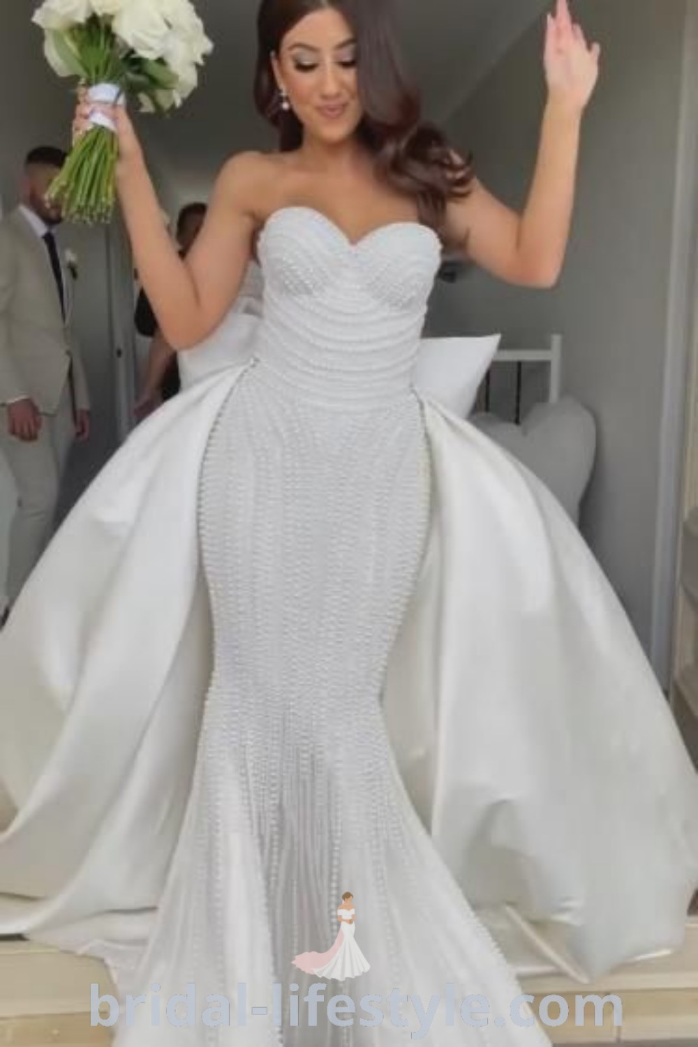 An elegant wedding dress with a detachable skirt and removable train, perfect for brides seeking a two-in-one gown. This mermaid dress combines versatility and beauty, showcasing trends for the special day. Discover stunning bridal aesthetics at bridal-lifestyle.com.